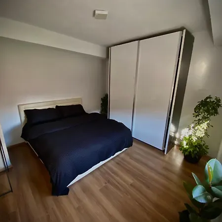 Santa Apartment, Apartment